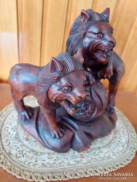 A wooden carved two roaring lions in very good condition.