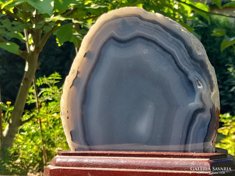 Agate, with mineral pedestal, 13.5 cm