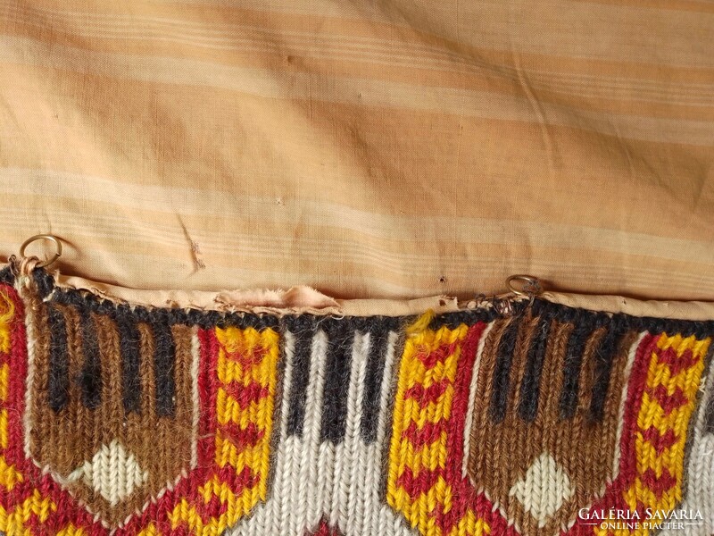 Antik régi gyapjú kelim kézi hímzett színes geometrikus mintás hosszú rojtos falvédő falikárpit
