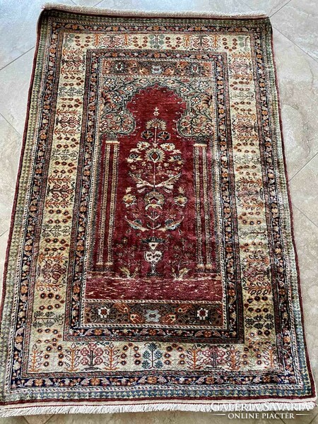 Kayseri 100% silk carpet 134x90cm