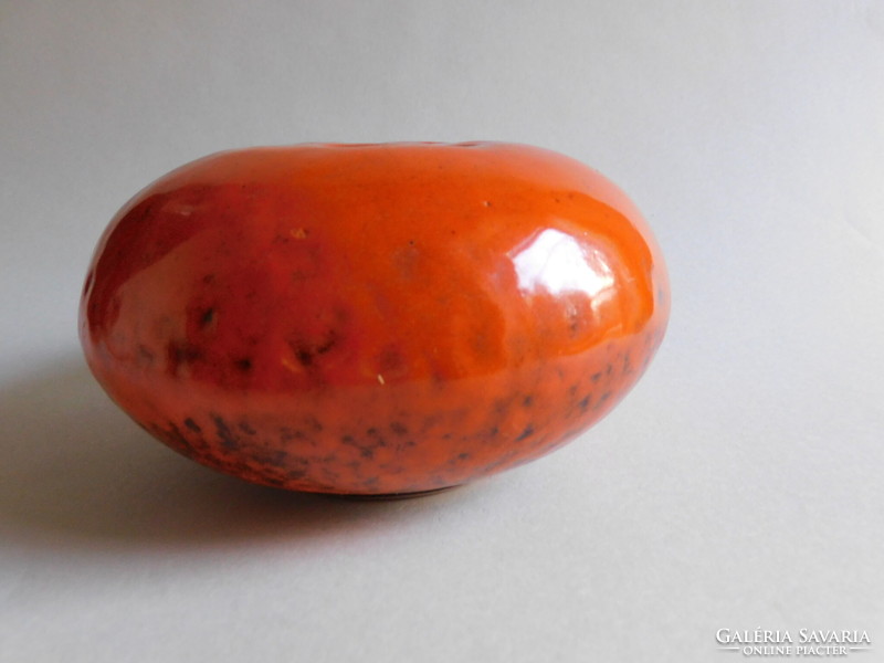 Élénk narancssárga gömb ikebana