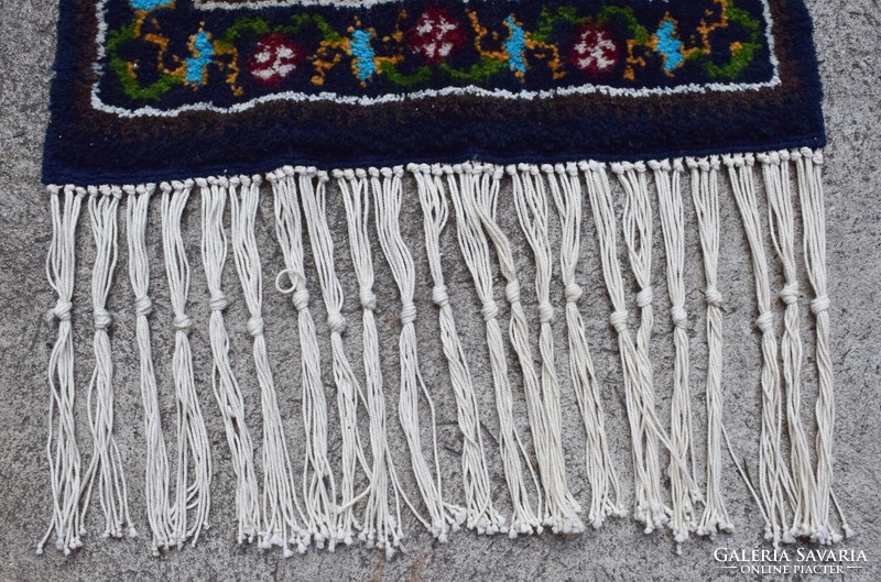 Imaszőnyeg , falvédő dísz , kézzel csomózott szőnyeg 65 x 37 cm + 20 cm rojt