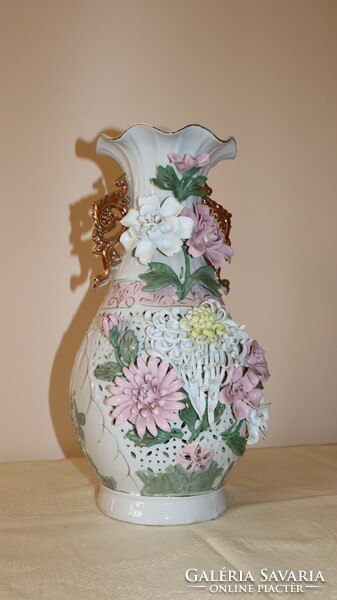 Openwork vase, convex flower with reliefs