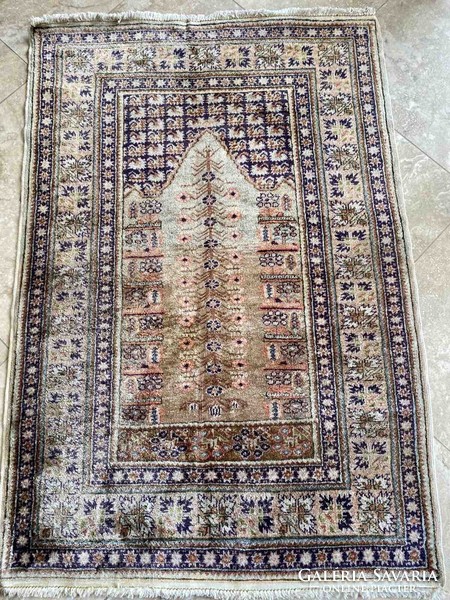 Kayseri antique silk carpet 134x90cm