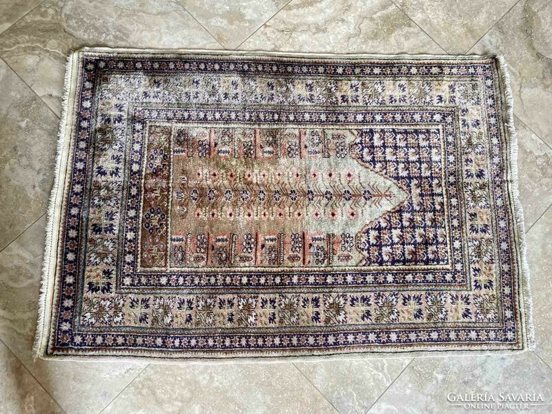 Kayseri antique silk carpet 134x90cm