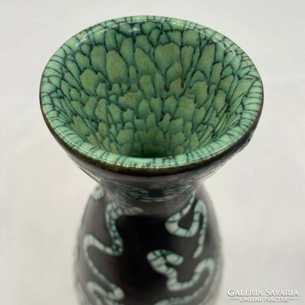 Pesthidegkúti "snake" váza - metál fekete, zöld