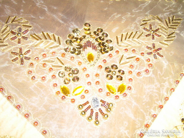 Special tablecloth with dreamy pearl embroidery