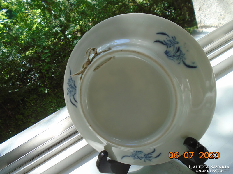 Antique Kangxi blue and white patterned Chinese plate with life portrait