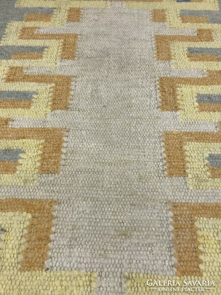 Handwoven wool rug, 93 x 173 cm