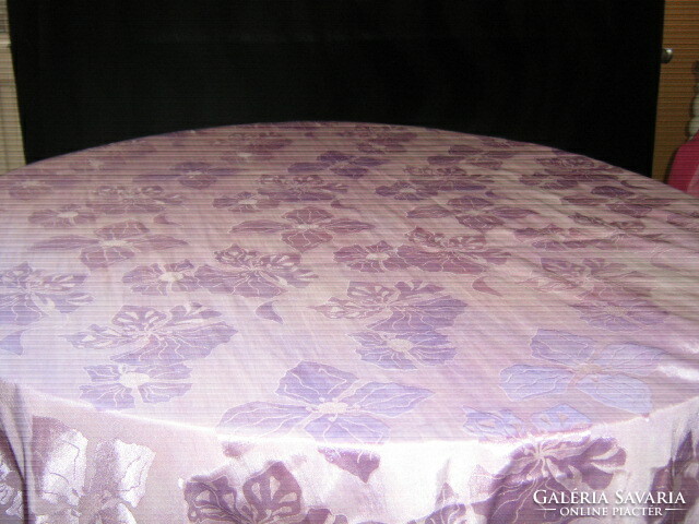 Gyönyörű vintage orgonalila virágos selyem damaszt terítő