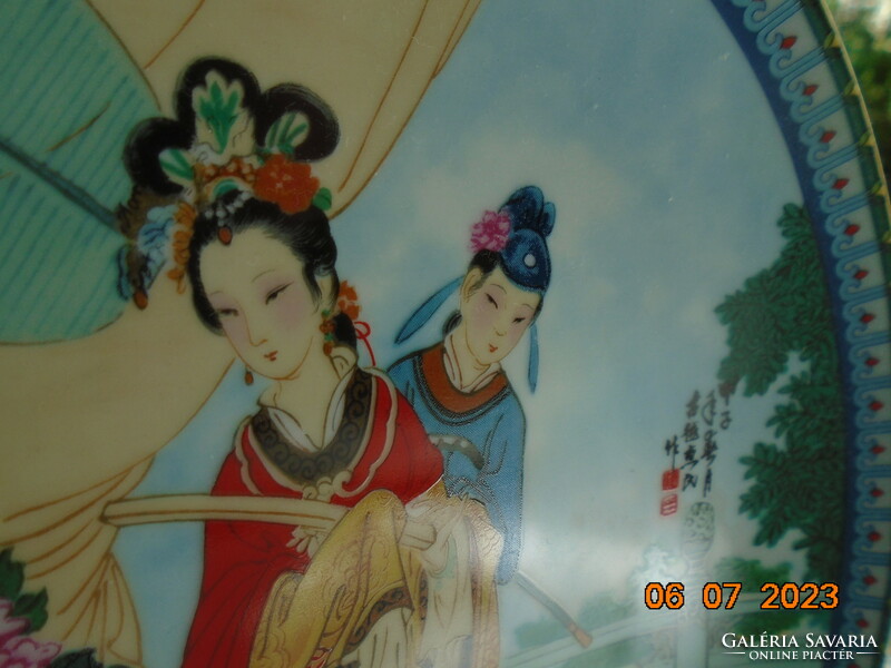 Jingdezhen  A VÖRÖS KÚRIÁK SZÉPSÉGEI sorozatból a 2.tányér Yuan Chun