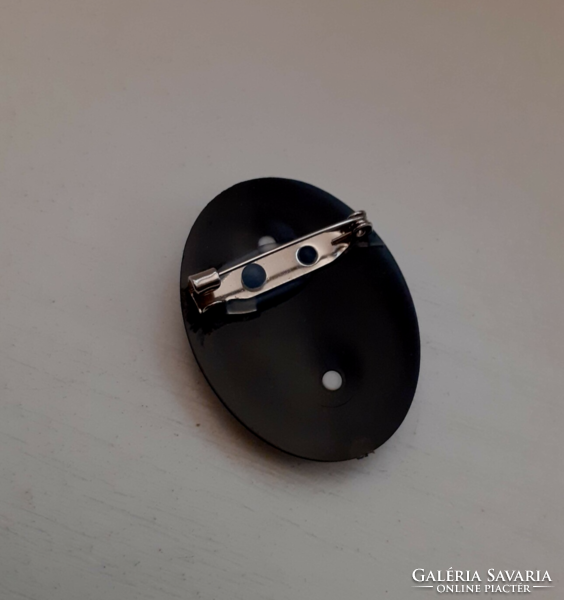 Retro cameo brooch pin