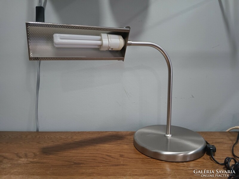 Modern design asztali lámpa. Alkudható