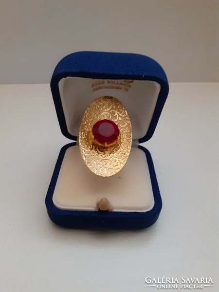 Retro gold-colored bisque ring in the center with a large red polished glass encrusted stone