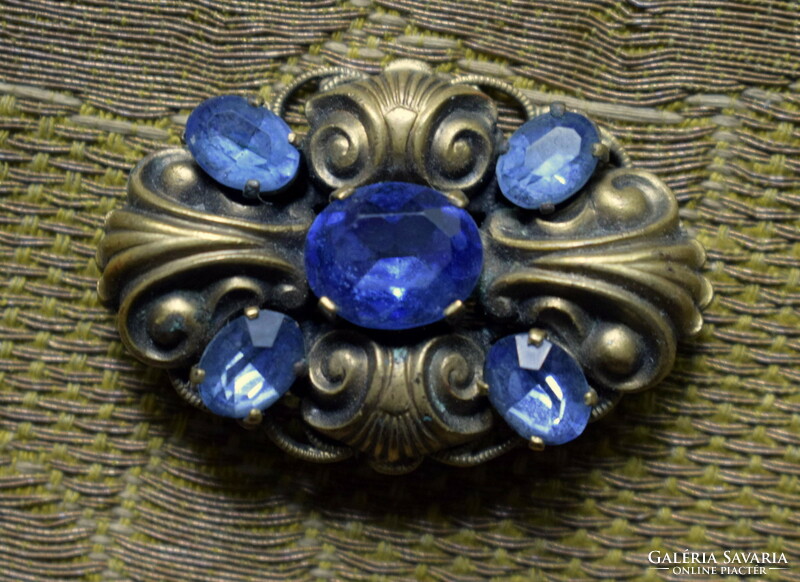 Antik ötvös ékszer bross kitűző filigrán fém  kék kő díszítéssel