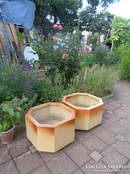 Pair of Zsolnay pyrogranite large outdoor pots from the 60s. Rare !!