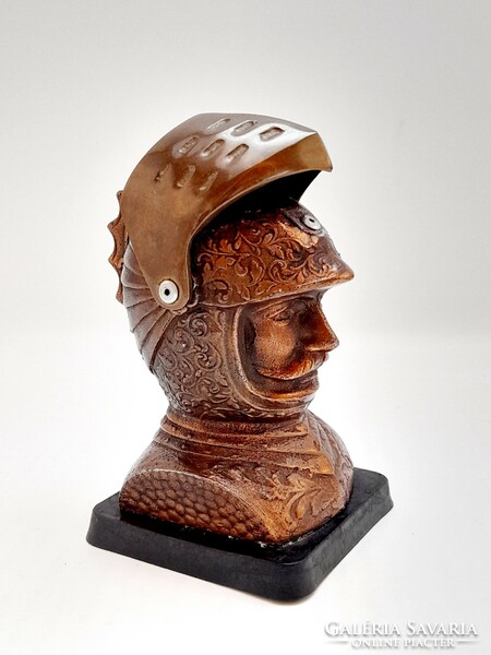 Knight in armor, with movable helmet grill, opening on the top of the head, 12.5 cm