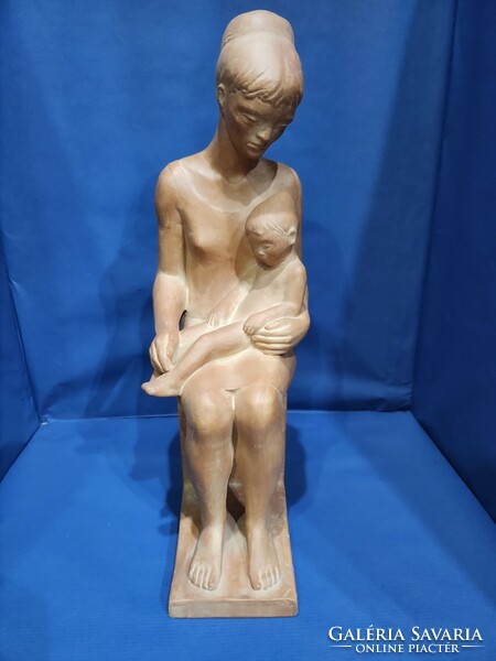 Ágnes Péter terracotta mother with child