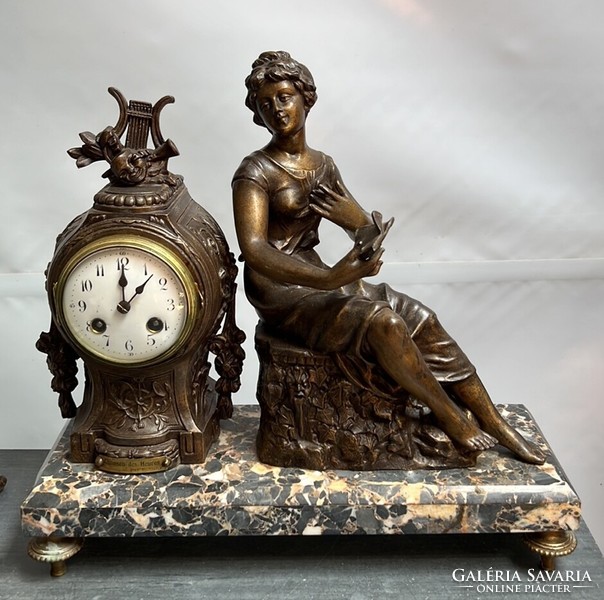 Antique French sculptural mantel clock