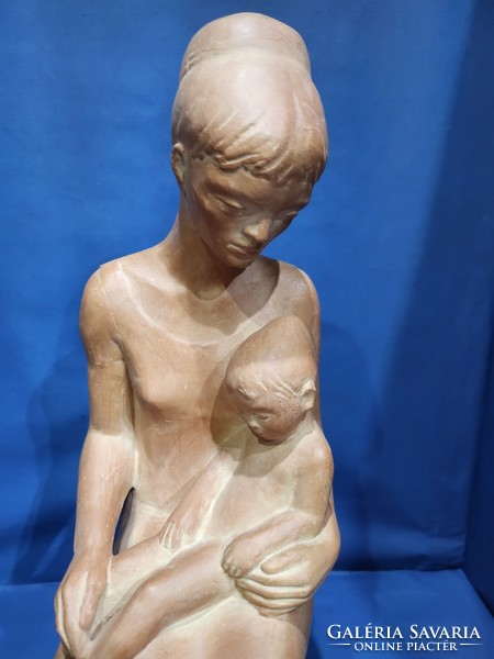 Ágnes Péter terracotta mother with child