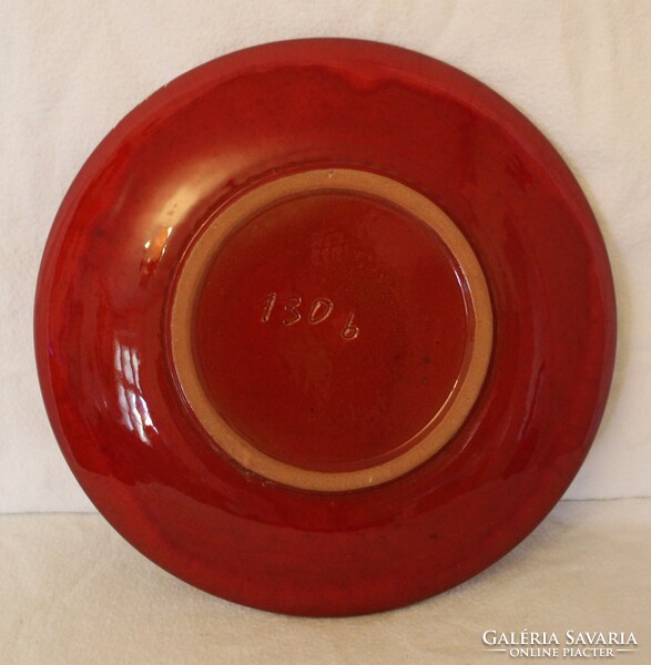 Glazed ceramic plate