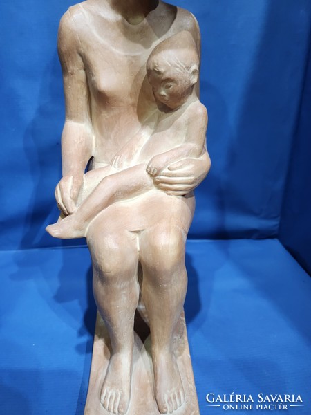 Ágnes Péter terracotta mother with child