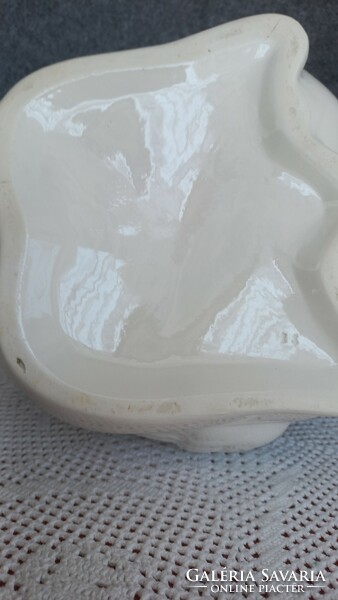 Swan-shaped ceramic bowl, 24 x 22 cm, opening 15 x 9 cm, weight: 1704 gr.