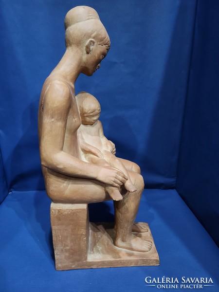 Ágnes Péter terracotta mother with child