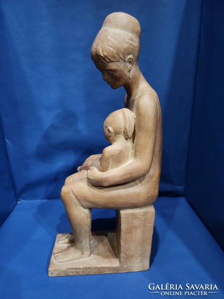 Ágnes Péter terracotta mother with child