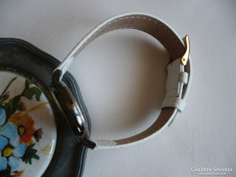 Seiko egy kvarc szerkezetű női óra különleges számlappal