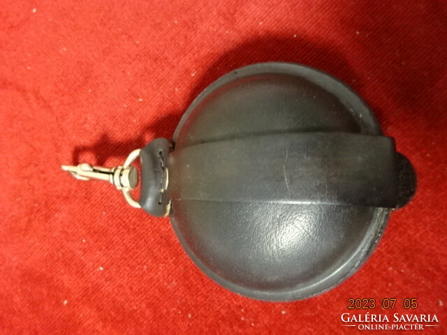 Leather, hand-stitched, money holder with buckle, diameter 9 cm. Jokai.