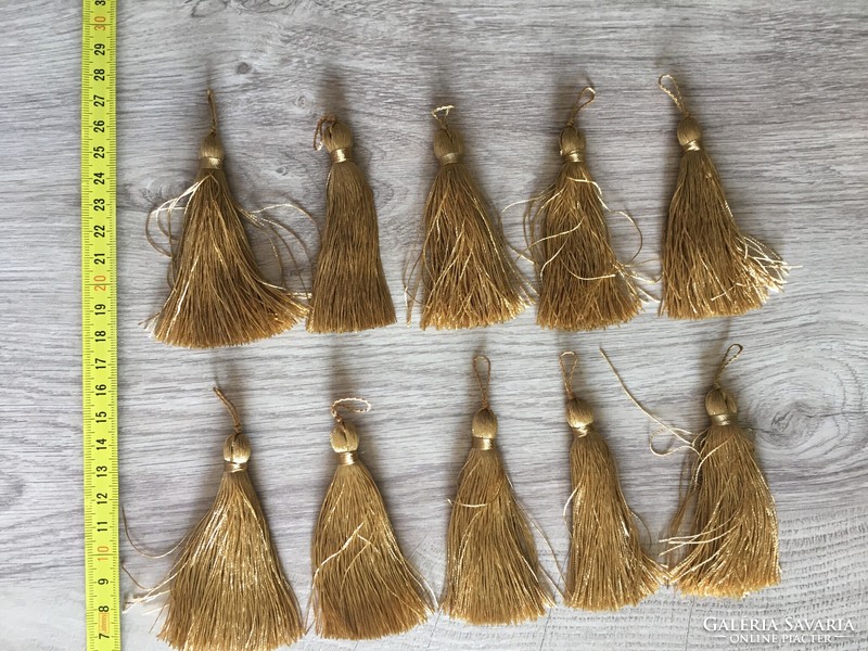 10 golden tassels together