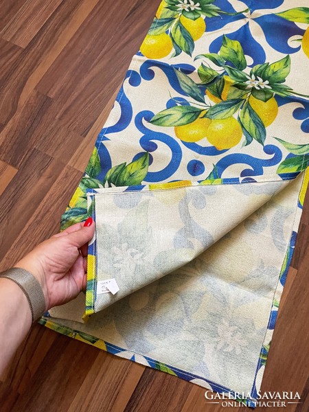 Table runner - a real summer piece - capri style