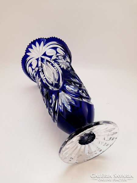 Kék kristály váza, szép csiszolással, 23 cm