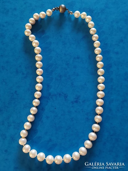 Beautiful Genuine Cultured Pearl Necklace with Blue Silver Ball Clasp Made of Selected Round Pearls