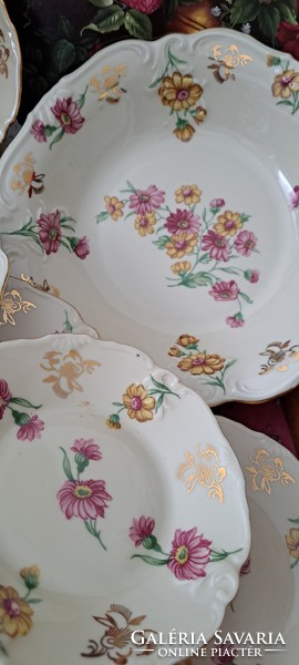 Német porcelán kínáló tál tányérkákkal