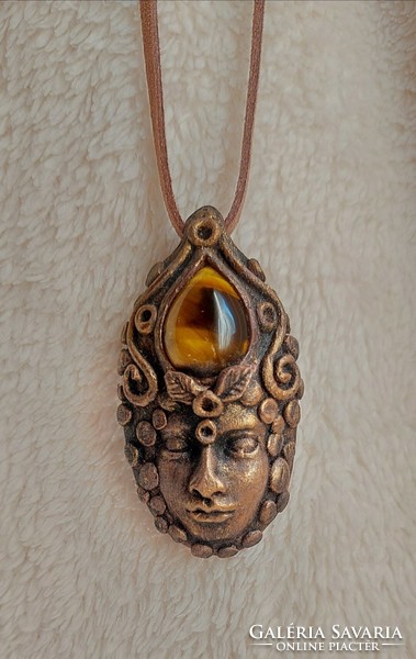 Bud(dh) the tiger's eye amulet