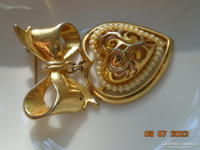 Bow openwork heart pendant brooch inlaid with pearls with very high quality gold plating