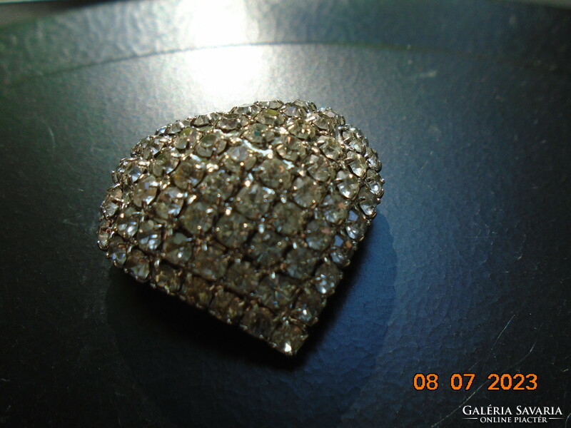 Csiszolt kövekből ezüstözött foglalatban szív medál vagy bross akasztóval