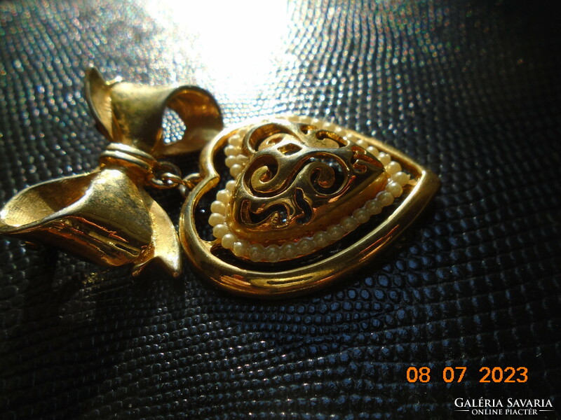 Bow openwork heart pendant brooch inlaid with pearls with very high quality gold plating