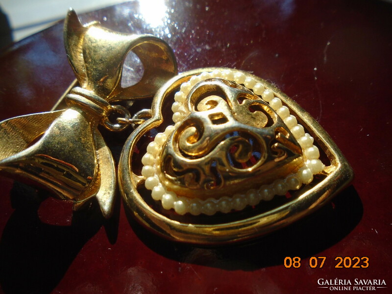Bow openwork heart pendant brooch inlaid with pearls with very high quality gold plating