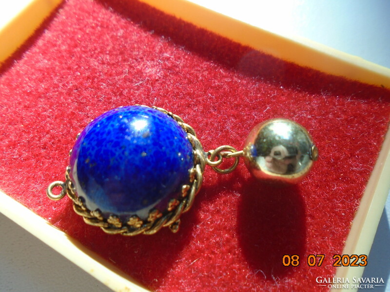 Lapis lazuli hemisphere in a decorative ormolu fire-gilt socket with a gilt sphere