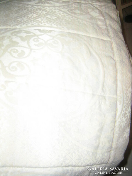 Dreamy huge thick lined quilted baroque floral pattern and small floral bedspread ( bedeck )