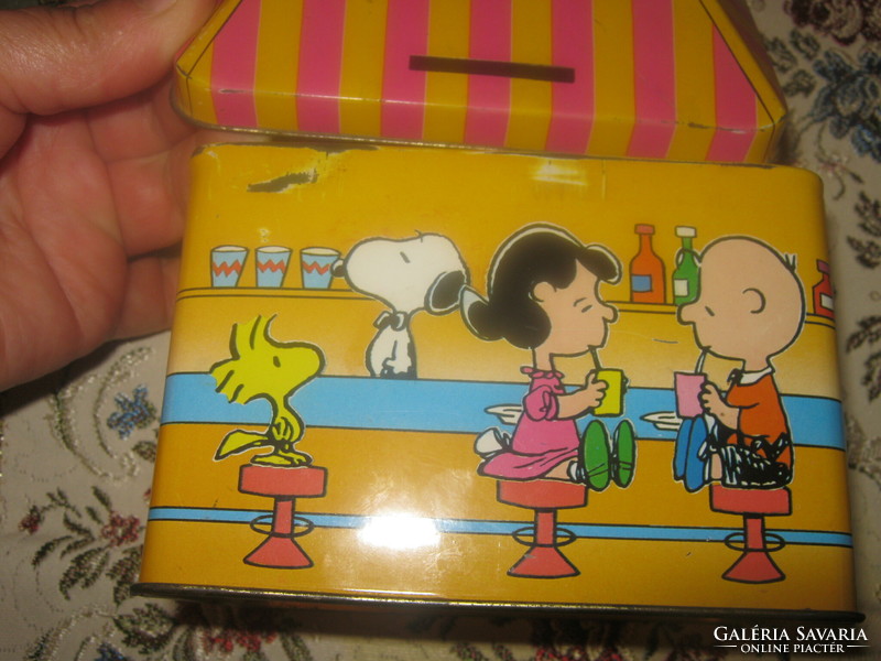 Peanuts characters cottage metal bushing