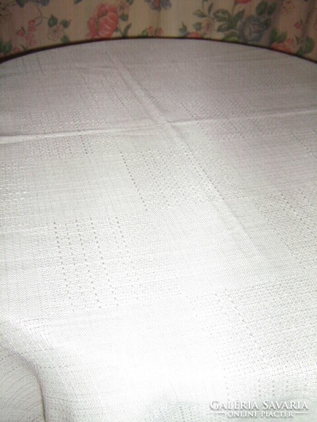 Woven tablecloth with a beautiful elegant toledo pattern