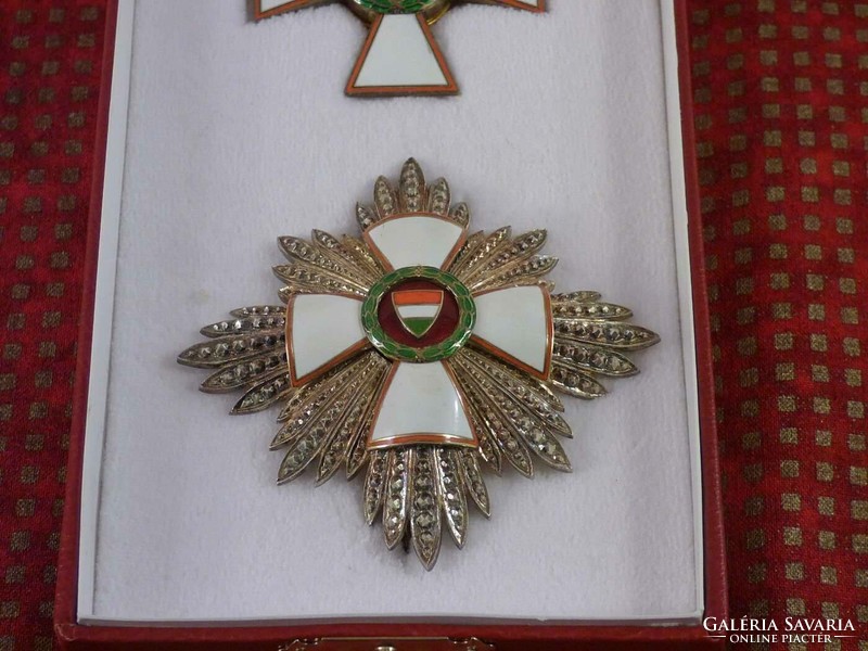 Tildy 1946 Hungarian Republic Order of Merit center cross with star.