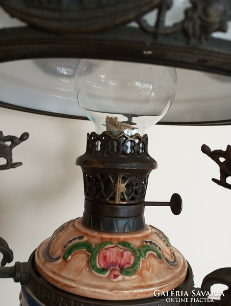 Majolica kerosene lamp