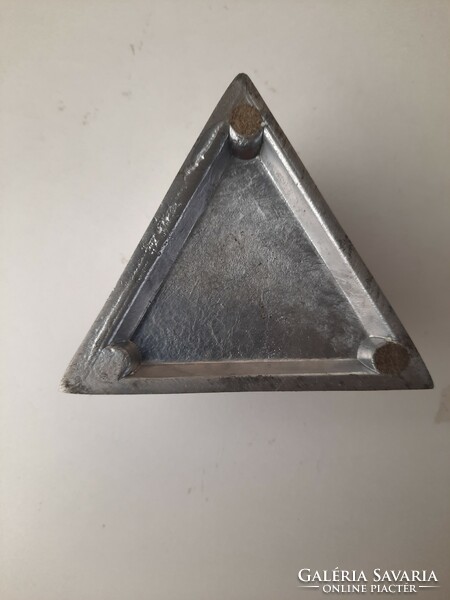 Vintage alumínium gyertyatartó, érdekes prizma forma