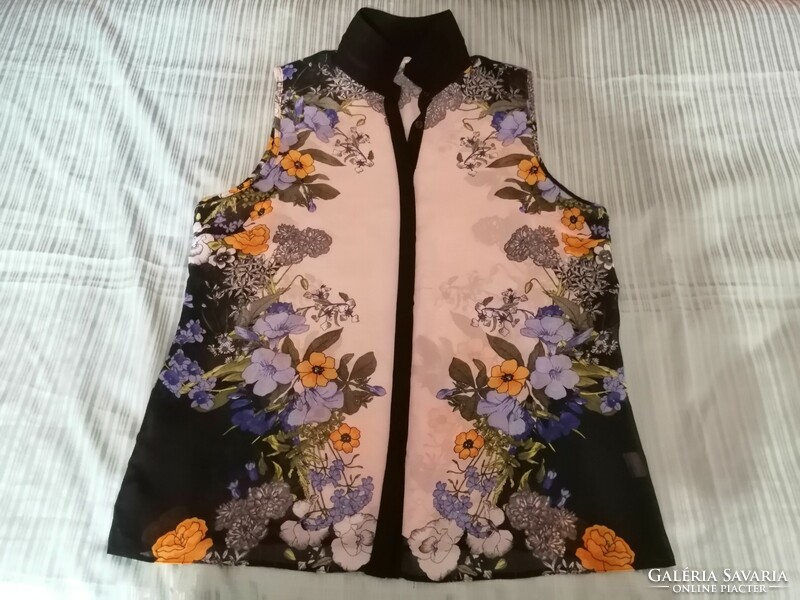 I discounted it! Colored, patterned loose women's sleeveless blouse, size 42-44, shirt.