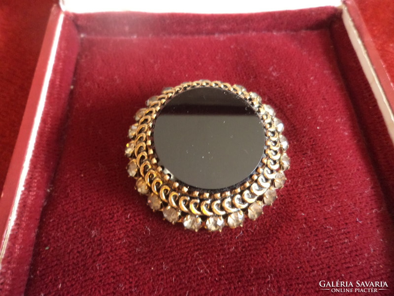 Antique brooch with onyx stone..
